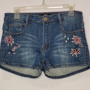 Harper Floral Embroidered Distressed Denim Mid-Rise Shorts - Size 29